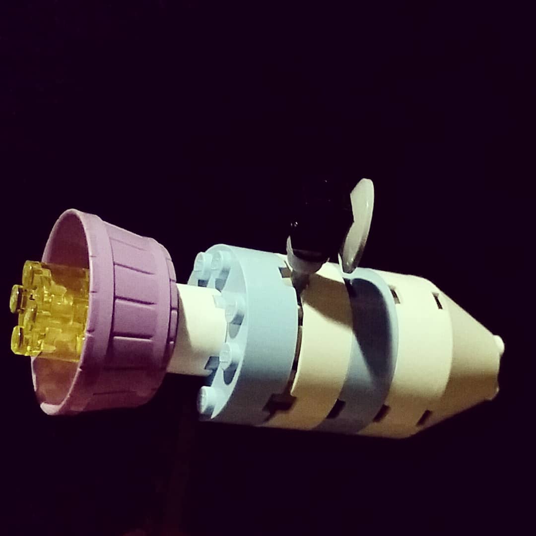 3pointedit's tweet image. I was supposed to be building a house with my daughter but got side tracked Moon mission #Apollo #commandmodule #LEGO