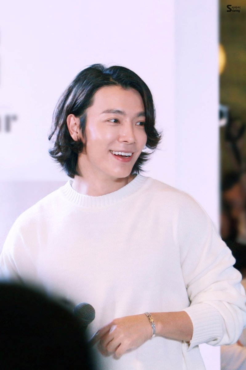 SAMY011029's tweet photo. [📷]​181216 Avajar Fansign - #Donghae

#동해 #SuperJunior #슈퍼주니어 
#FansigningEventSuperJunior https://t.co/P47S7UAF9y