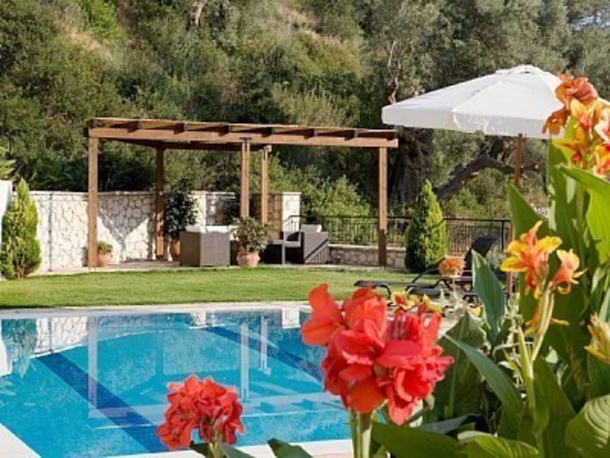 LefkadaRentals's tweet photo. #elegant #villa with #beach #view , only 100m from the #sea !
.
https://t.co/ssQQiIb2xg
.
#vacation #holidays #holidayrentals #closetothebeach #summerfun #friendsholiday #familyholiday #holidaygoals #happyvacation https://t.co/0mvGLWObwG