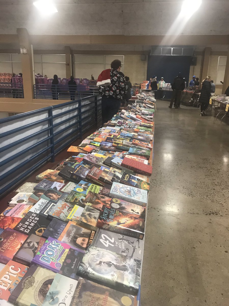 knoxreads's tweet photo. Thanks to @ccyal for donating a bunch of books to @FriendsofKCPL for a Merry Christmas w/ @EmptyStocking #BooksUndertheTree https://t.co/Jde11zNGNs