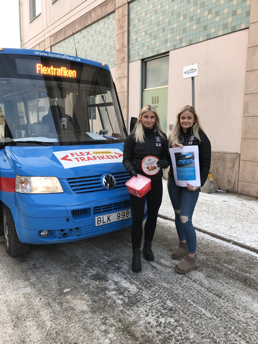 Idag har @ellenhultgren och @idatolf varit bussvärdar på flexbussarna i Karlskoga som det den 22 och 29 december är gratis att åka med. Flextrafiken i Karlskoga är ett samverkansprojekt under tre år mellan @karlskogakommun och <a href="/regionorebrolan/">Region Örebro län</a>