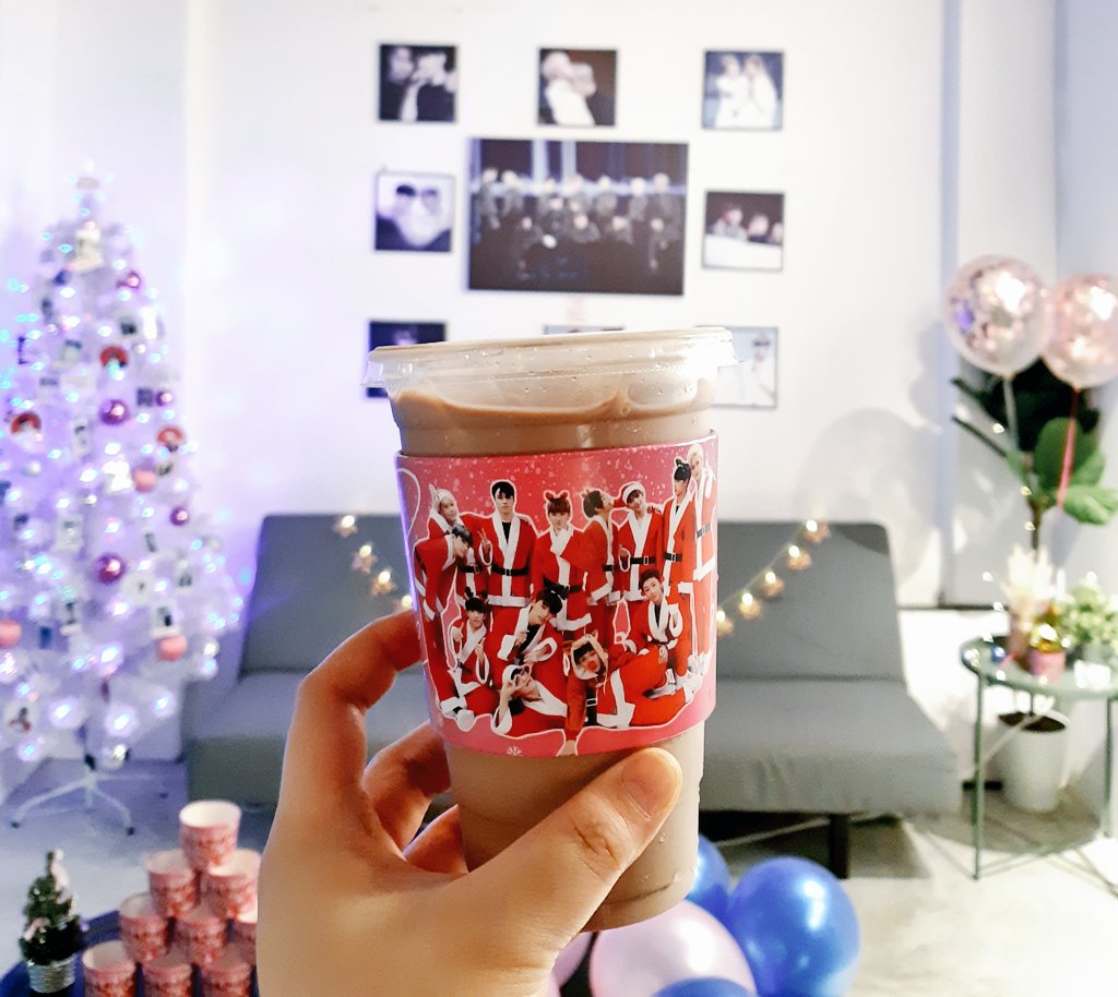 JingEr_1122's tweet photo. Merry Christmas🎄🎄🎄
#Christmas #seventeen #526XMAS https://t.co/sPR6Ed2os6