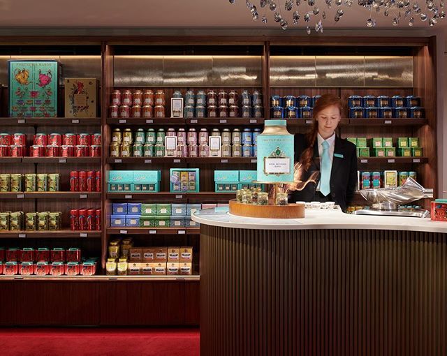 speirsmajor's tweet photo. Today’s Focus
The Fortnum’s Shop
at Royal Exchange
Interiors
.....
#light #designersworkingwithlight #theroyalexchange #fortnums #metalfinishes #superchallenging #viewedfromeveryangle #courtyardsubtlety #iconicbuilding #balance #respectfulofcontext  #ico… https://t.co/4kNAQxHChA https://t.co/HxVXinmWIF