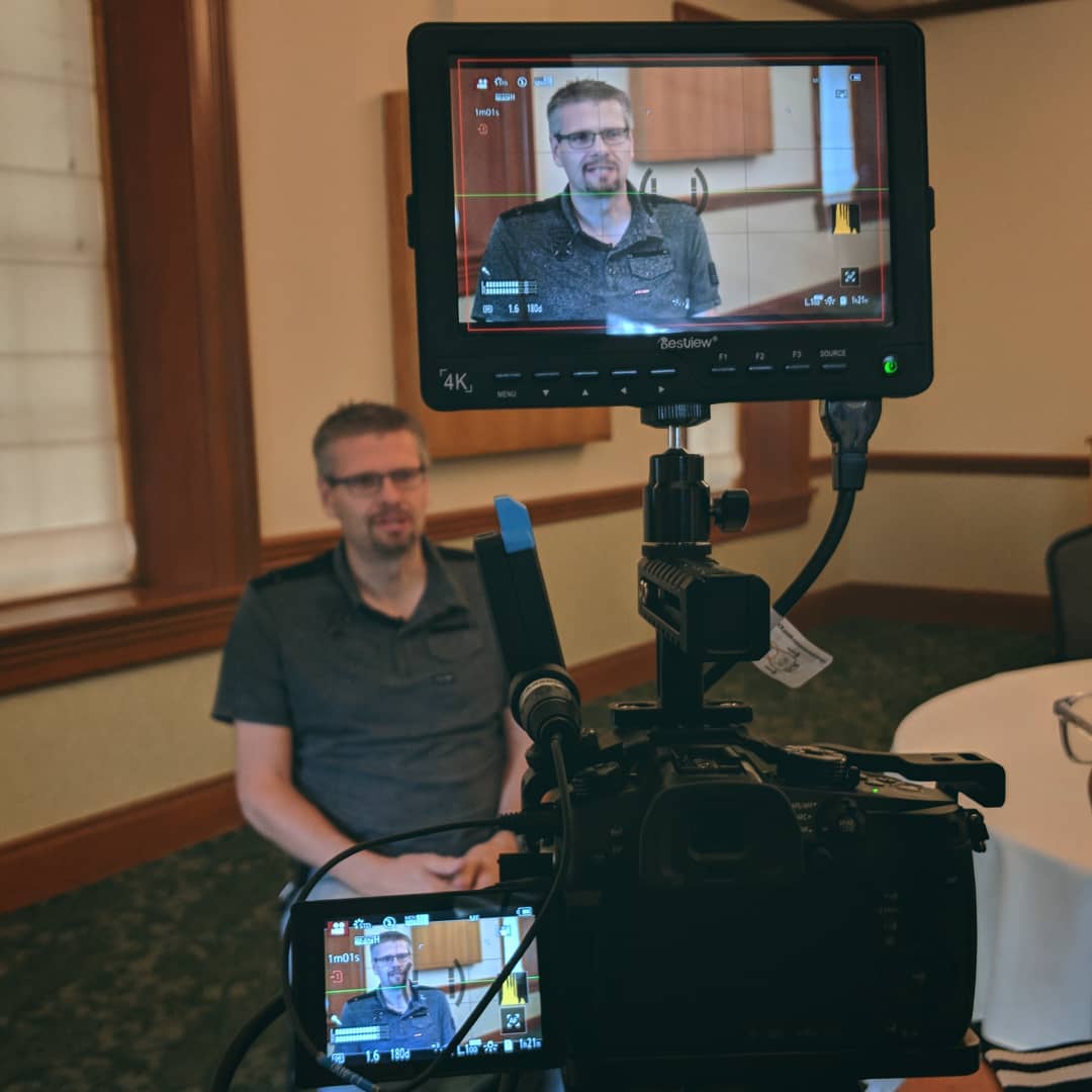 @utahvideoproduction S7 monitor using for interview ! ! #boundlessextent #sonyalpha #a7iii #filmmaking #desview #filmmaker #videomaker #gimbal #monitor #filming #followfocus #DJI #RoninS #camera #photography #photographer #fieldmonitor #focusmonitor