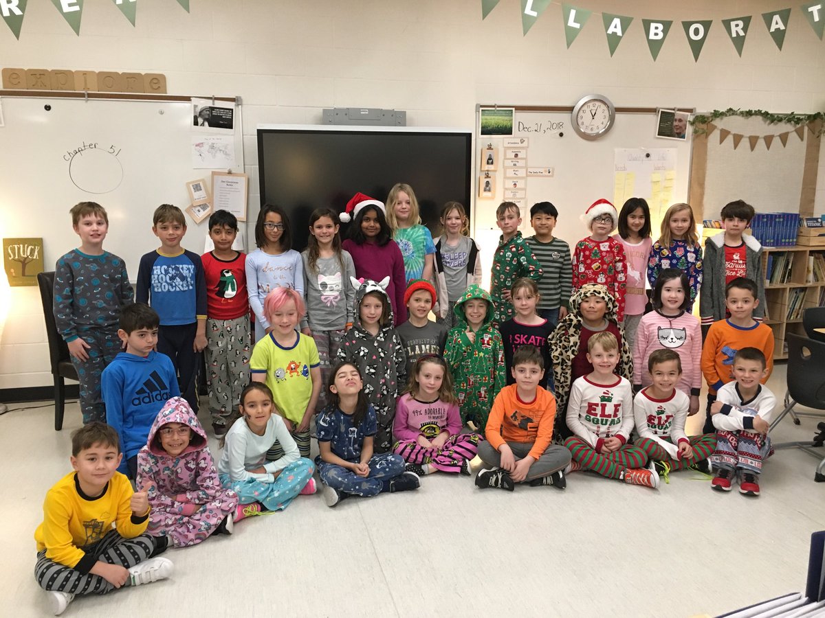 ThrivingIn3's tweet photo. Happy holidays grade 3! https://t.co/5UzbDJCciE