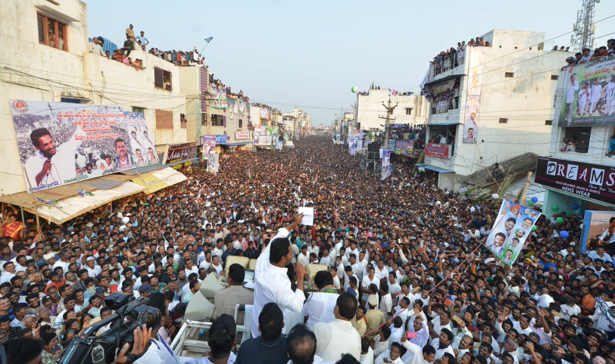 JaganannaCNCTS's tweet photo. టెక్కలి బహిరంగ సభను విజయవంతం చేసిన అశేష ప్రజానీకానికి హృదయపూర్వక ధన్యవాదాలు.
#PrajaSankalpaYatra https://t.co/RGrbZ9j74I