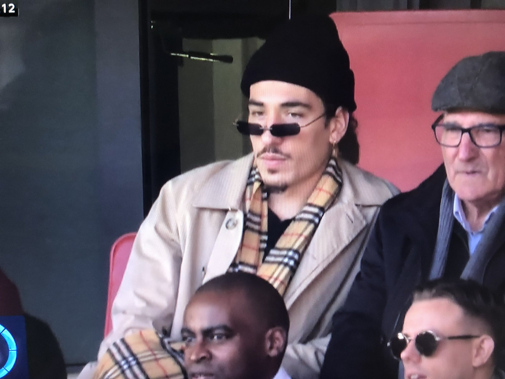 James Lorenzo on Twitter: "hector bellerin is either the man behind the gatwick drone or the detective who him https://t.co/McRmP9Ets3" / Twitter