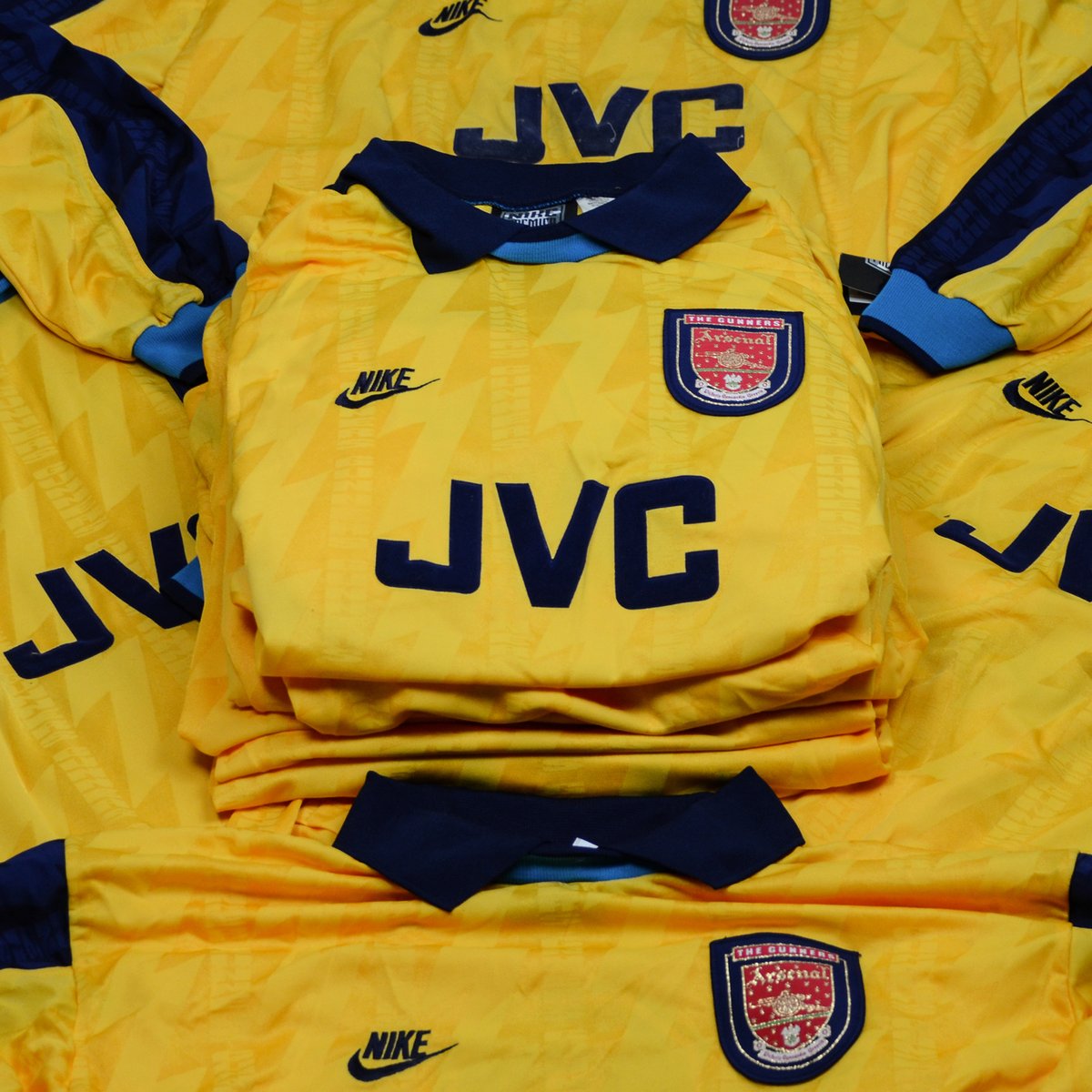 ウェア Arsenal 94 95 96  Arsenal '94-96 third by Nike This was Arsenal's first ever third
