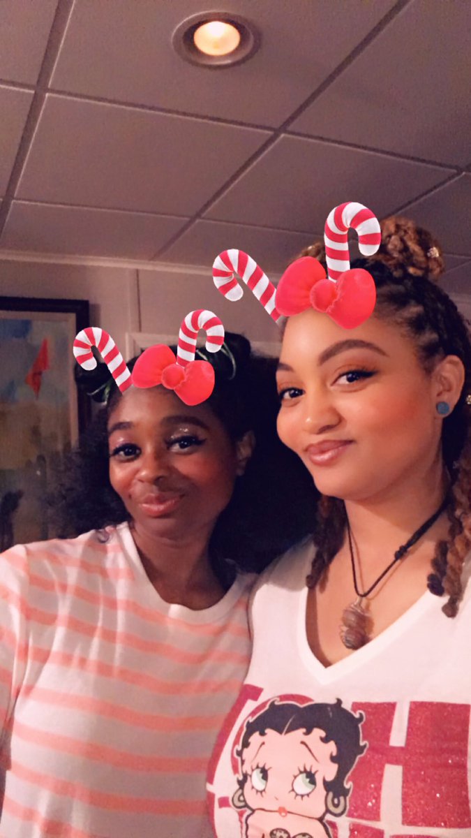 Jewell_Hannibal's tweet photo. Happy birthday boo @auraambitions 🎉🎂🎊
#SnapParty #90sParty https://t.co/OvoCxyieGO