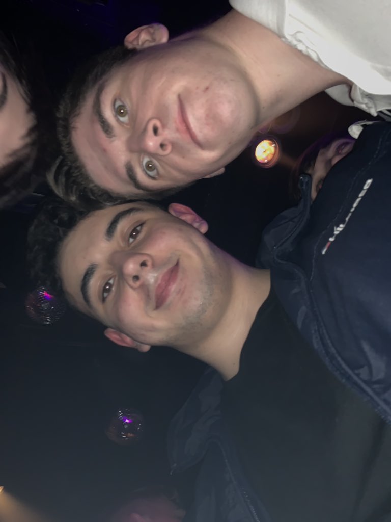 maxmuzzy37's tweet photo. To ever these lads are cheers for handing my phone in ! https://t.co/LBfjJeMbuG