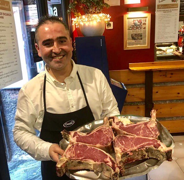 sukalde_bilbao's tweet photo. Insuperables chuletas de Valles de Esla en #sukaldebilbao
Andoni las luce con orgullo porque son las mejores, sin lugar a dudas!!
c/ Elcano 31 #Bilbao
.
.
.
#euskadigourmet #criticos #criticosgastronomicos #txuleta #txuletabilbao #bilbaorestaurants #chop #beefchop #beefchops https://t.co/BxnhZ80IKV