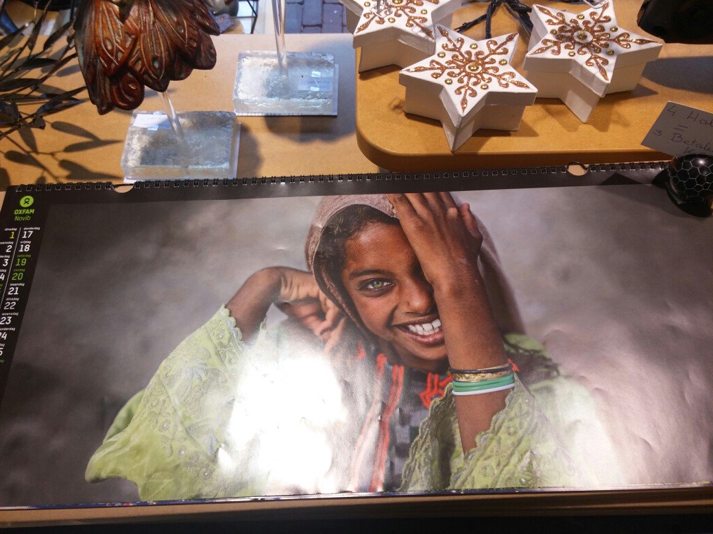 Laten de donkere dagen voor KERST WW Z'naar je baken van licht zijn
#wereldwinkel #fairtrade #kerst #kerstpakket #christmas #chocolade #cadeau #kerstboom #goeddoel #novib #amnesty #unicef #kalender #kerstversiering #kaarsen #inspiratie #liefde #hoop #eindejaarsactie #servies