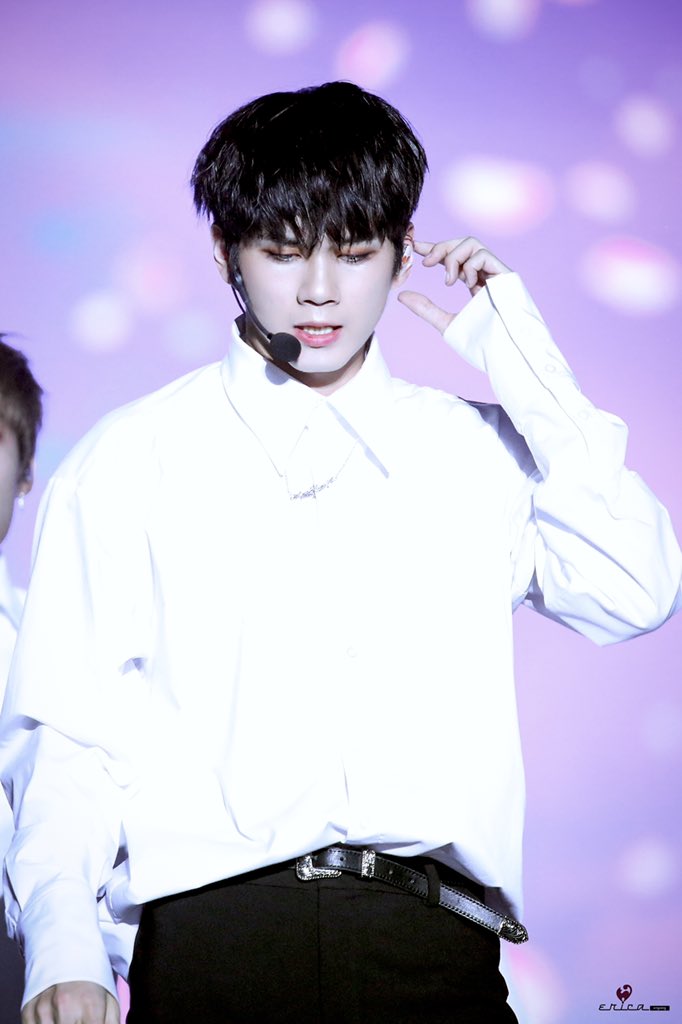 Erica_ongoing's tweet photo. 「HQ」181220 KPMA

🌌Nightfull💜✨
#옹성우 #성우 #OngSeongwu 
#워너원 #wannaone https://t.co/i8G2bYnKX7
