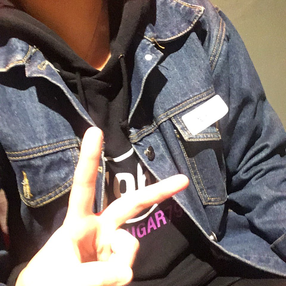 jhhsistruelove's tweet photo. #2019_인턴십 #2019_오세안무역_인턴십 #오세안무역_인턴십 #인턴십_트친소 #오세안무역_인턴십_트친소 #불한당_트친소

짱 즐거웟숩니다 인턴십 가셧던 샘들 맘껏 아는척 치대주세요 이렇게 입고 입술 피어싱 한 사람이엇슙니당 https://t.co/putLrC4CWd