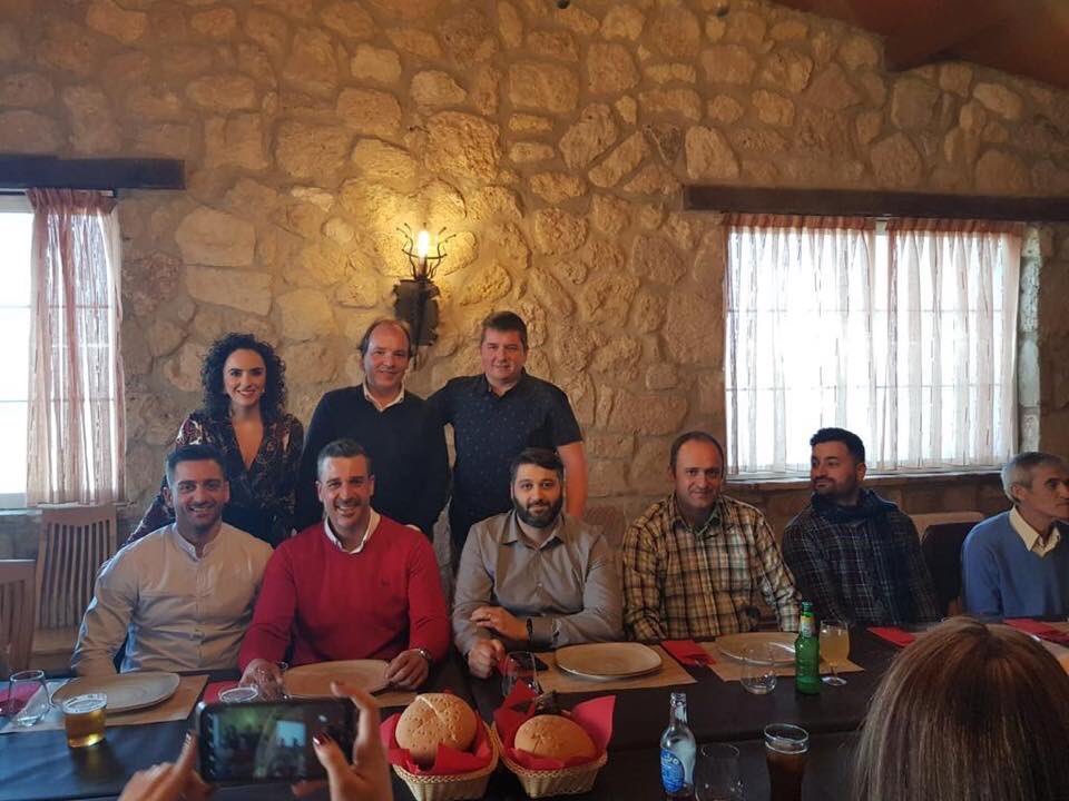 LagainSAT's tweet photo. Comida de empresa de #Lagain. Nuestro agradecimiento a todos vosotros por un gran 2018.
Cada año es un reto y una superación que sin vosotros no sería posible alcanzar.
¡Gracias por vuestro esfuerzo y constancia! 🙌🏻
#FelicesFiestas #FelizNavidad 🎁🎄#Cordobaesp https://t.co/yZJCFGbjc8
