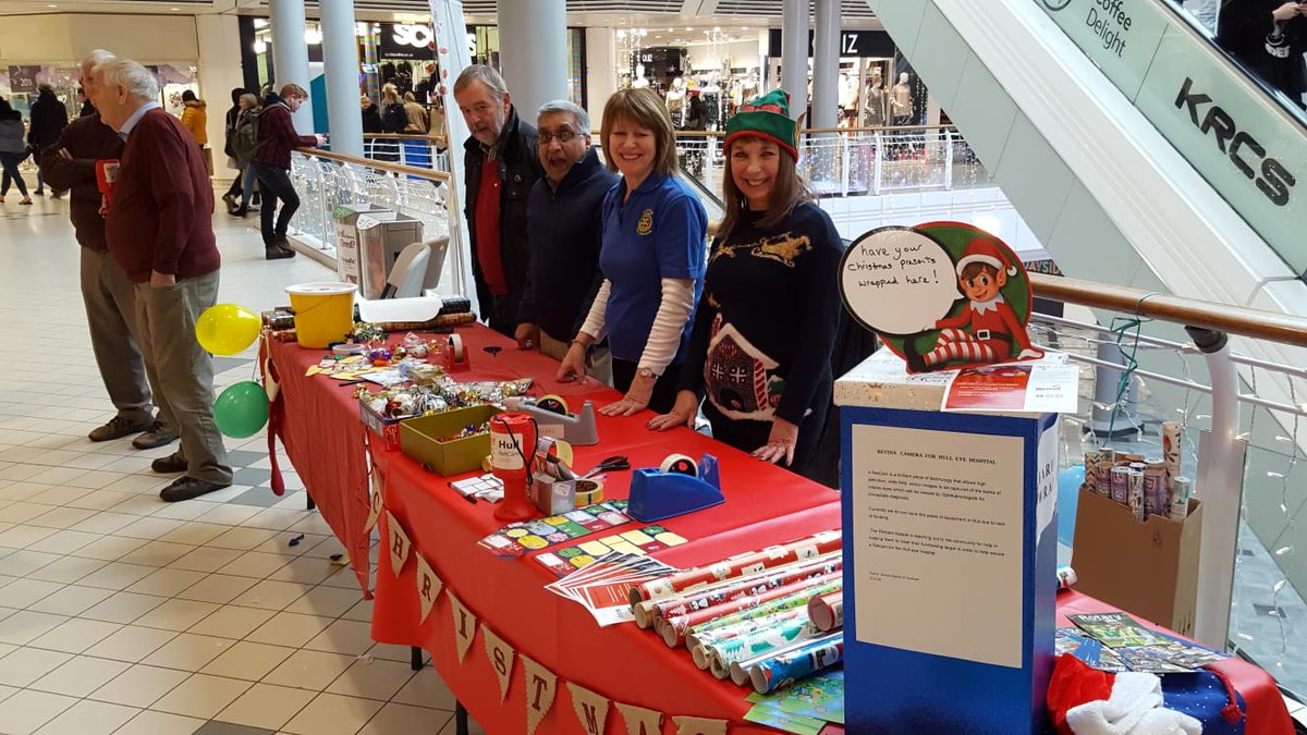 The team are at Princes Quay today with The Rotary club helping people with their Christmas wrapping. Very festive! 🎄🎁