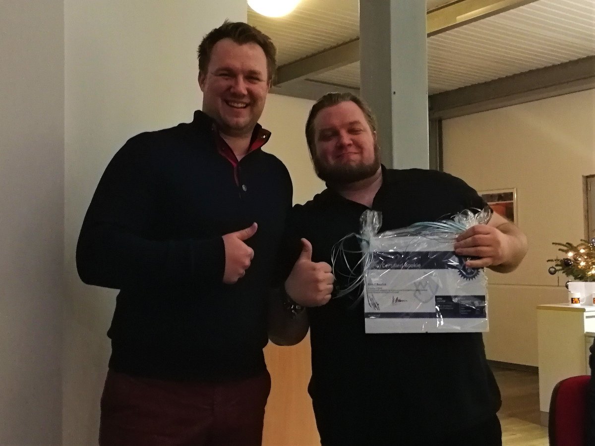 XimajDE's tweet photo. Das 2. Highlight unserer #Weihnachtsfeier: die Übergabe firmeneigenen #XimajZertifikate. Da #Ximaj das Konzept des #ContinuousLearning lebt, wurde jeder Mitarbeiter für seine #Weiterbildungsmaßnahmen, #Erfolge und #Engagement im Jahr 2018 ausgezeichnet! #XimajDigitalEngineering https://t.co/7MyZ9Aarhm