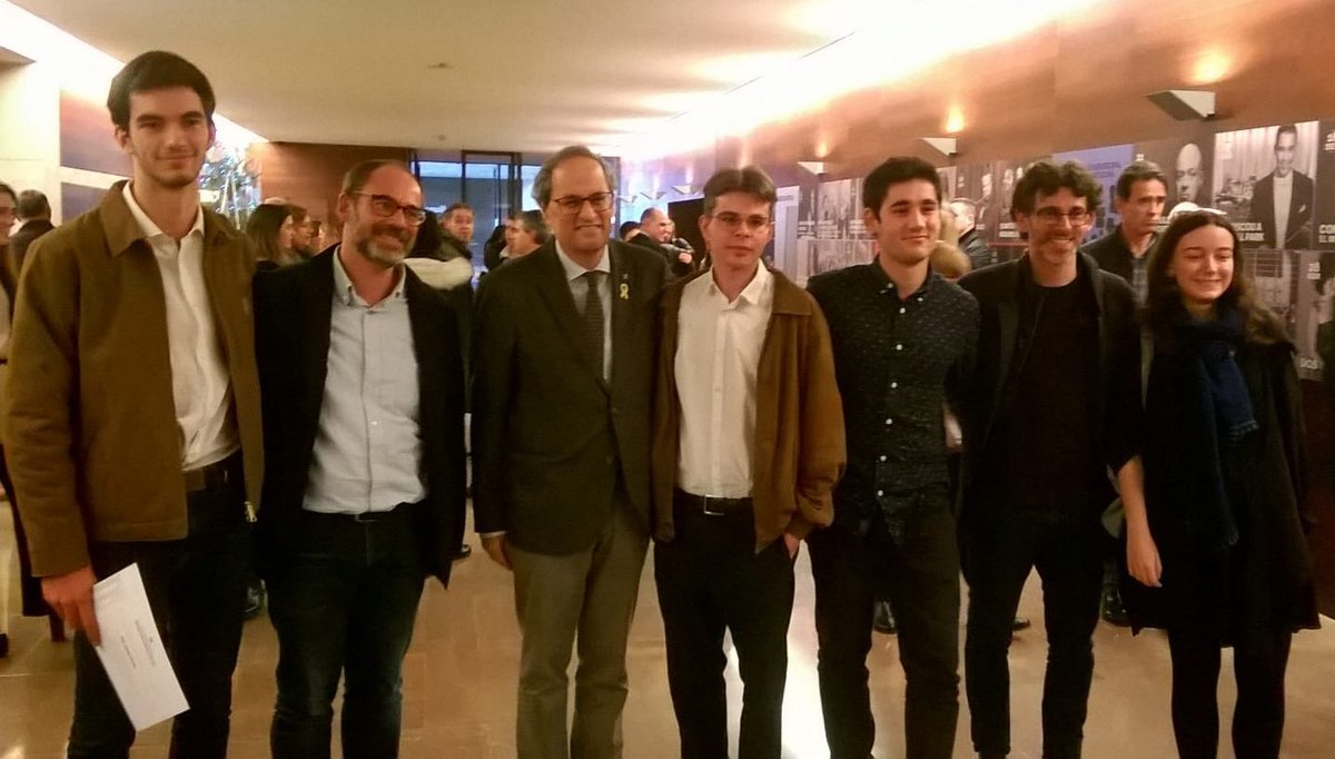 CIC_BTX's tweet photo. Aquest matí hem acompanyat a l'Alba, en Roger, en Pau i en David a recollir els Premis de Recerca Jove. Felicitats pel reconeixement i les mencions Reginó @icdones i Alfons Banda @ICIPeace #PRJ17 https://t.co/ndq7Vfyrew