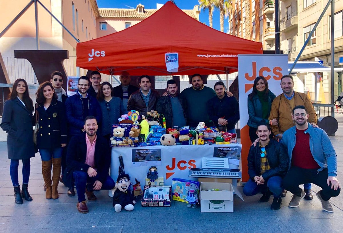 🎁 Campaña de recogida de juguetes y alimentos de Jóvenes Ciudadanos en #Cieza
A favor de Cruz Roja Juventud y del Banco de Alimentos.
⭐️TODO UN ÉXITO.
👥Queremos agradecer a todos nuestros #JovenesCiudadanos por el gran trabajo realizado 
#RecogidaJuguetesyAlimentosJcs #Murcia