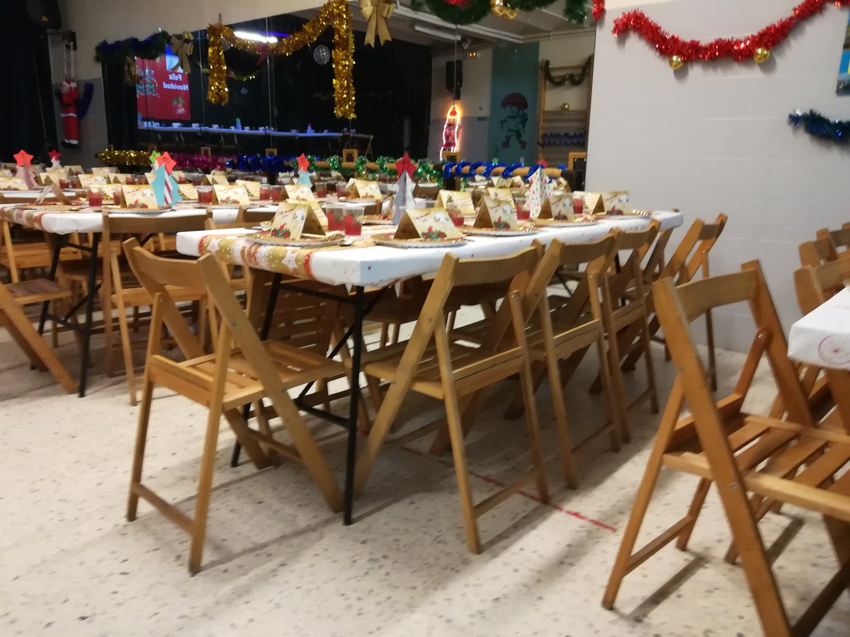 ctrujillot77's tweet photo. Un año más agradecemos de corazón a @lasallelapaloma 
  permitirnos celebrar una de las comidas de #Navidad2018 de @SantEgidioMad en sus instalaciones. 
Una Navidad para los más pobres es posible gracias a muchos gestos de generosidad
@JovenesxPazMad
#TuMejorRegalo 
#SantEgidio https://t.co/HJWyxHErSR