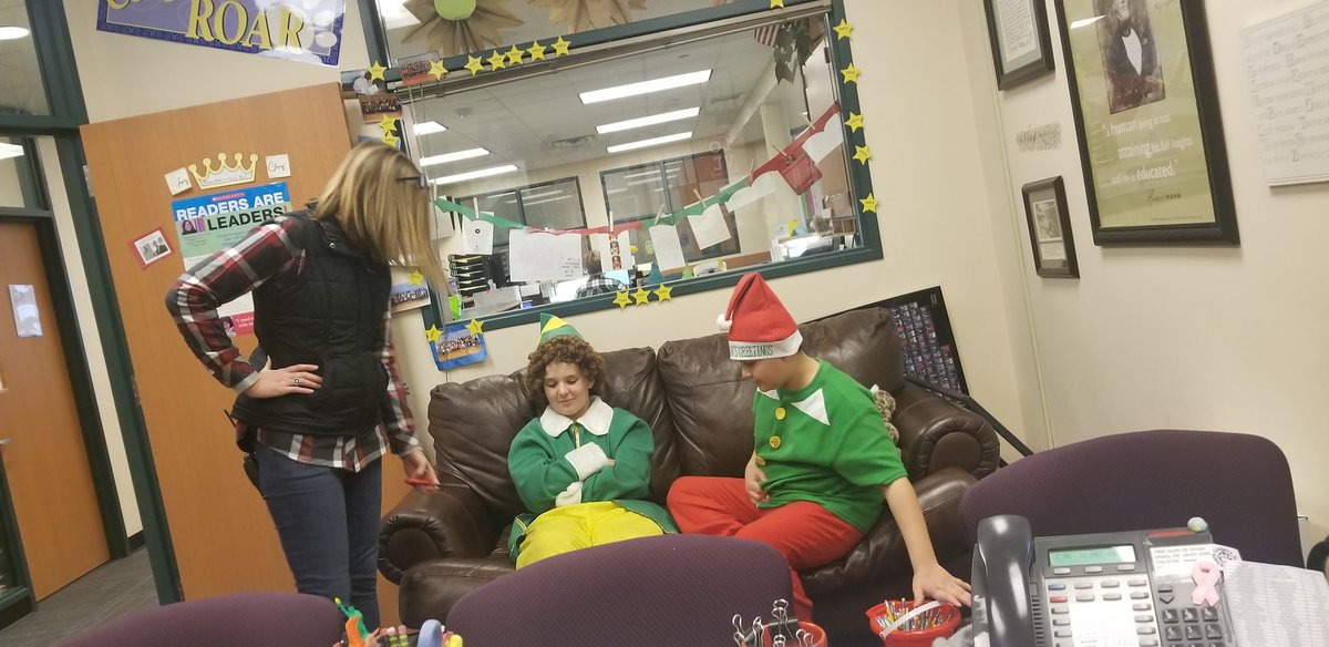 everthepal's tweet image. HoHoHo! A couple of Santa's finest dropped by Friday &amp;amp; brought our @Chandler_View Kinder Ss some straight from the North Pole pencils! Grateful for our Elf friends "Buddy" &amp;amp; "Freddy"! These two are such fine examples of our amazing Ss! #CVStrong #BetterTogether #OPSProud #bekind