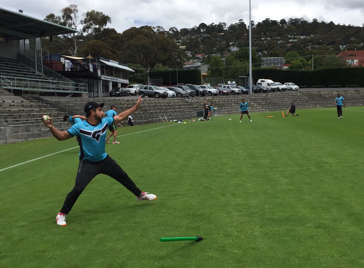 GlenorchyCC's tweet photo. @lahoreqalandars @FarzanRaja05 @FarzanRaja05 warming up for the game with Glenorchy https://t.co/dUjT3A8L6r