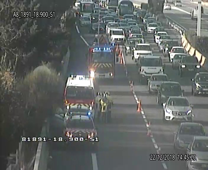Autoroute A8 On Twitter 14h45 A Aix En Provence Direction Italie Au Niveau De La Bifurcation Vers L A51 Accident Le Trafic Est Ralenti Ecoutez Radio1077 A8 Infotrafic Https T Co Aklprz5hxb