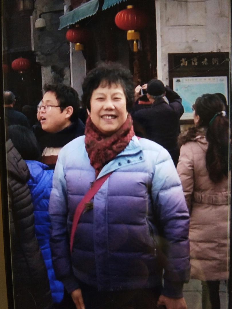 【车贴秦沪辉面临起诉】
南京68岁秦沪辉女士因在私家车上贴“取消特供”、“官员财产公开”等被以涉嫌寻衅滋事逮捕,已经移送检察院审查起诉。现羁押于江苏省南京市建邺区茶亭东街188号,南京市第一看守所,邮编:210017
秦大姐不认为自己有犯罪行为,车贴是“公民言论自由的权利”。
#释放秦沪辉