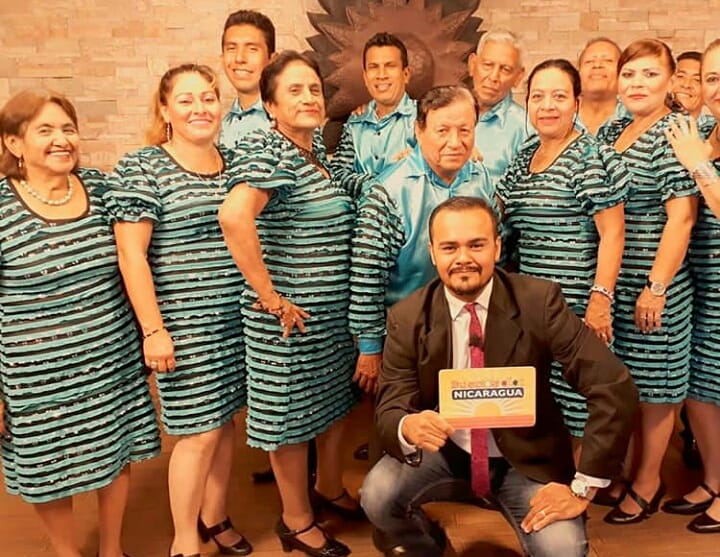 Giodepraga's tweet photo. #Viernes # #Diciembre @buenosdiasn12 #Canal12 #InicioDeFinde
#UltimoPrograma2018
#FelizNavidad #AñoNuevo #FelizCumpleNoel #BuenosDiasNicaragua #Nicaragua #JacquelineLopez #NoelPichardo #GiovanniRomero #Tv #Host https://t.co/9m0bIfWSkI