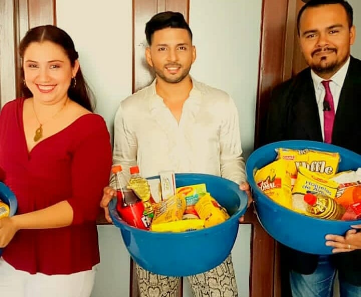Giodepraga's tweet photo. #Viernes # #Diciembre @buenosdiasn12 #Canal12 #InicioDeFinde
#UltimoPrograma2018
#FelizNavidad #AñoNuevo #FelizCumpleNoel #BuenosDiasNicaragua #Nicaragua #JacquelineLopez #NoelPichardo #GiovanniRomero #Tv #Host https://t.co/9m0bIfWSkI