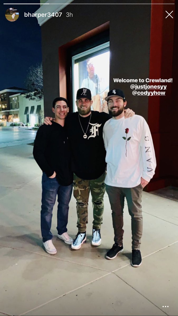 joeyv320's tweet photo. We’re still in this fellas. Bryce’s boy, who stood up in his wedding rocking a #whitesox hat 🤔. #FirstToReport @jsmentek1 @P_FUNley @Bean_Dip31 https://t.co/5SU5iY3DQD