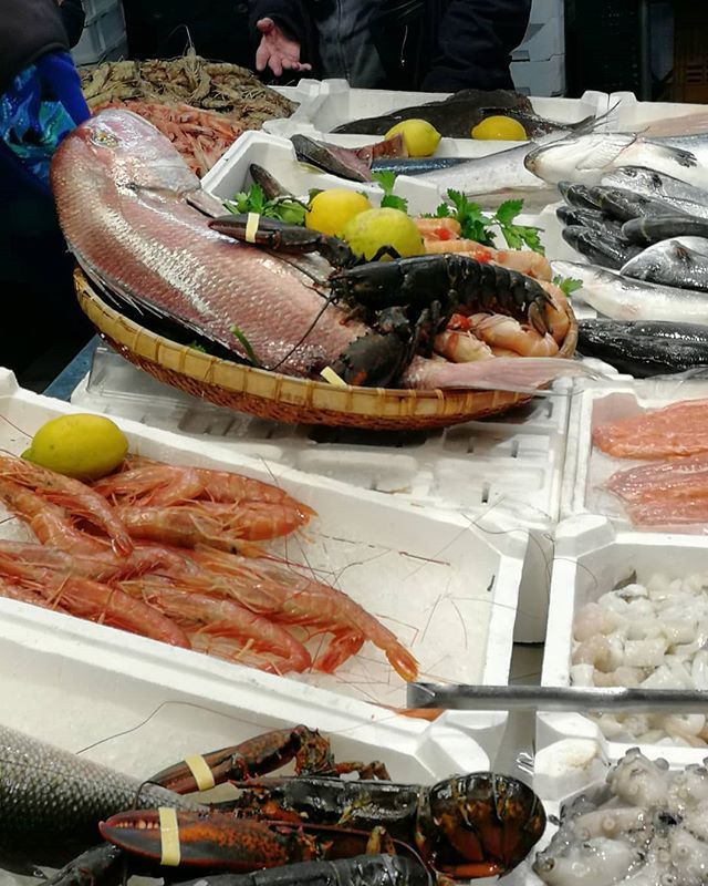 getmerome1's tweet photo. Roman Christians preparation #Rome #Roma #Italy #Italia #christmas #igersroma #igersrome #foodie #foodporn #italianfoodie #foodblog #travelblog #travelblogger #fishmarket #visitrome https://t.co/szqyg3zbNs https://t.co/P9Kebs3x5F