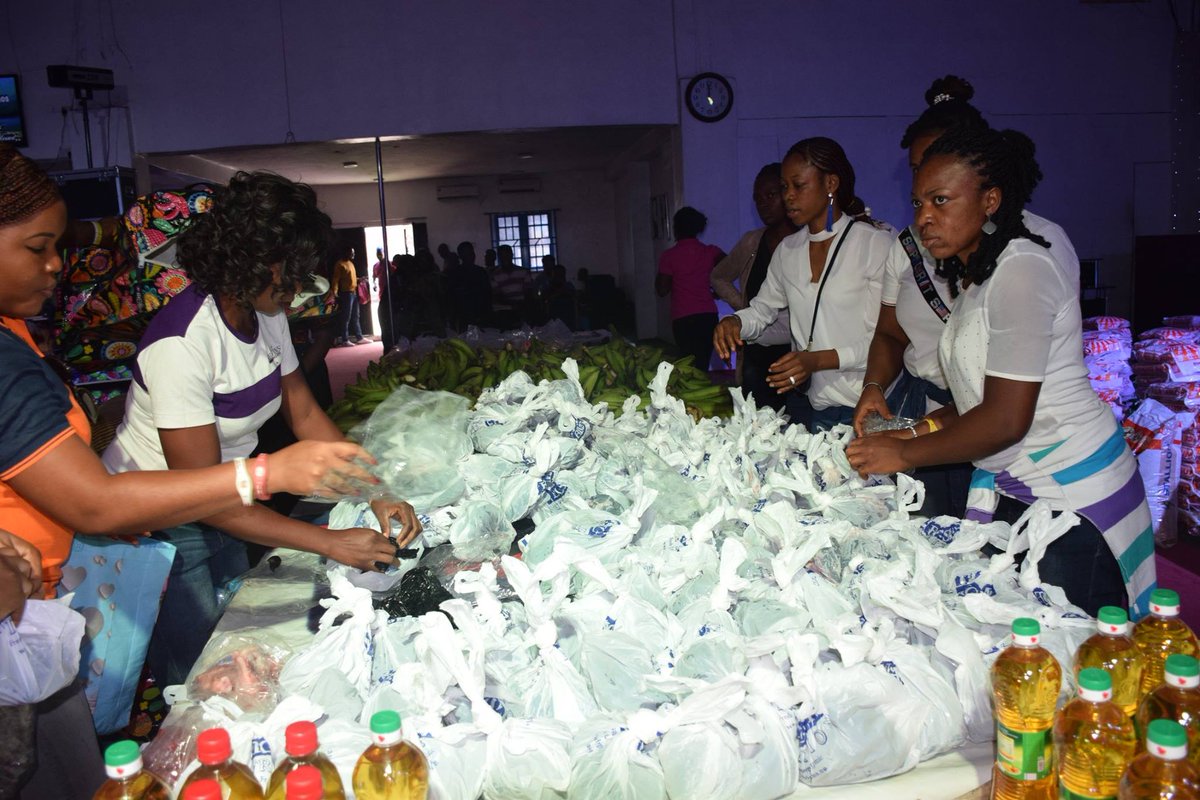 ofmlagos's tweet photo. Final quality assurance going on by our seasoned Welfare Team.
#TouchofLove
#OFMLagos #Project316
#WithRevFidelisAyemoba
#MonthoftheEndTime
#WhiteSaturday #ShopforChristSake https://t.co/M3zfGO9iyQ