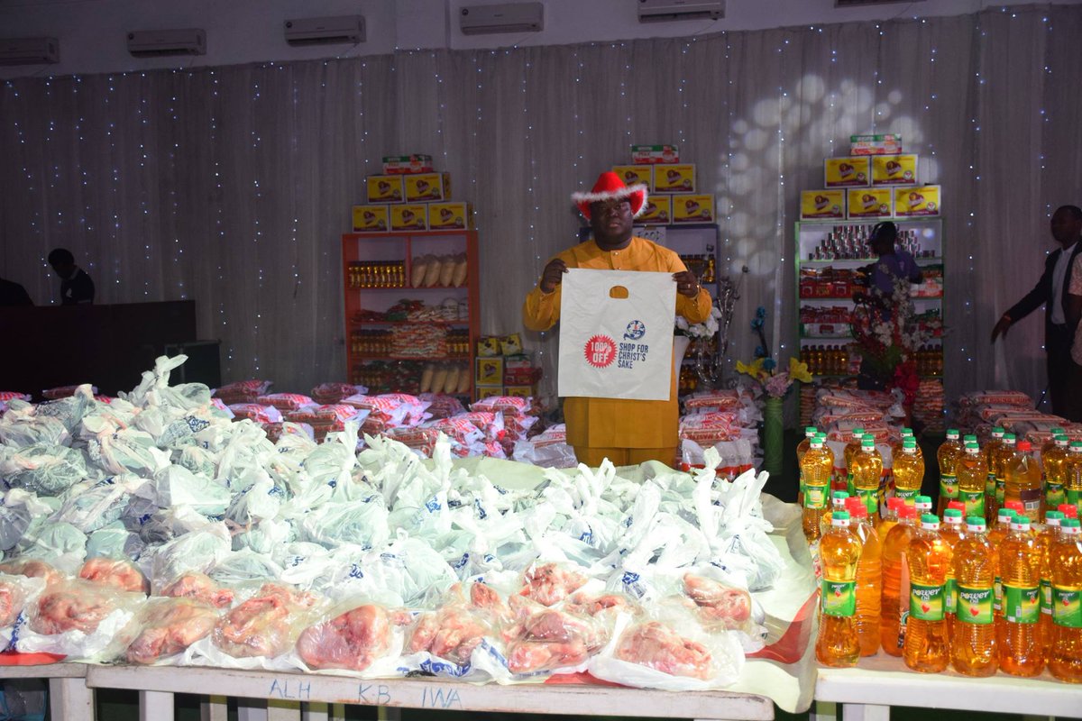 ofmlagos's tweet photo. Daddy and Mummy declaring #ShopforChrist2018 open in Jesus Name!
#OFMLagos #Project316
#WithRevFidelisAyemoba
#MonthoftheEndTime
#TouchofLove
#WhiteSaturday #ShopforChristSake https://t.co/EzP7W6cI6e