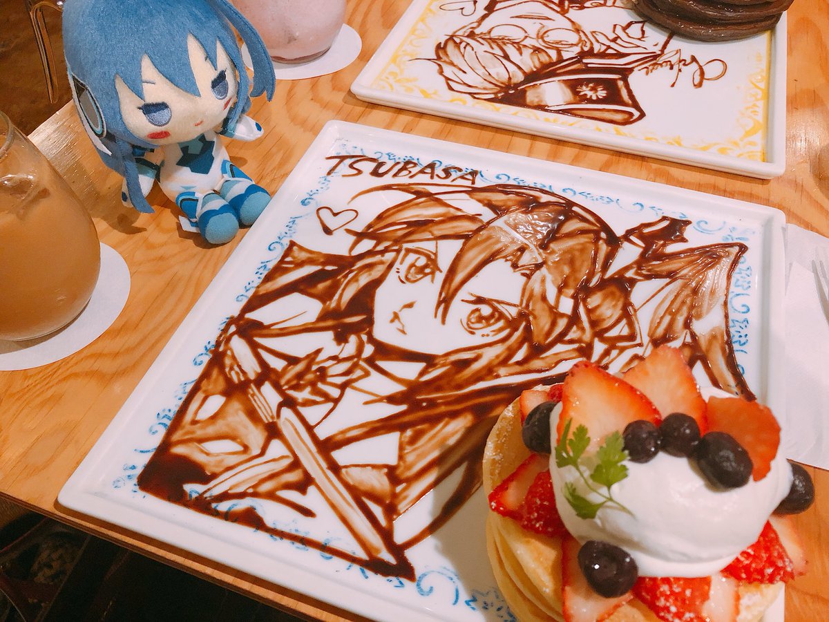 鈴 今日は ずっと気になってたカフェのcicaさんに行ってきました チョコレートでお皿にイラストを描いてもらえるパン ケーキです シンフォギアの翼ちゃんをリクエストしてきた 目の前で名前と を描いてもらって 嬉しくて泣きそうだった