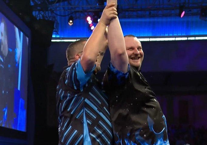 Live Darts tweet media