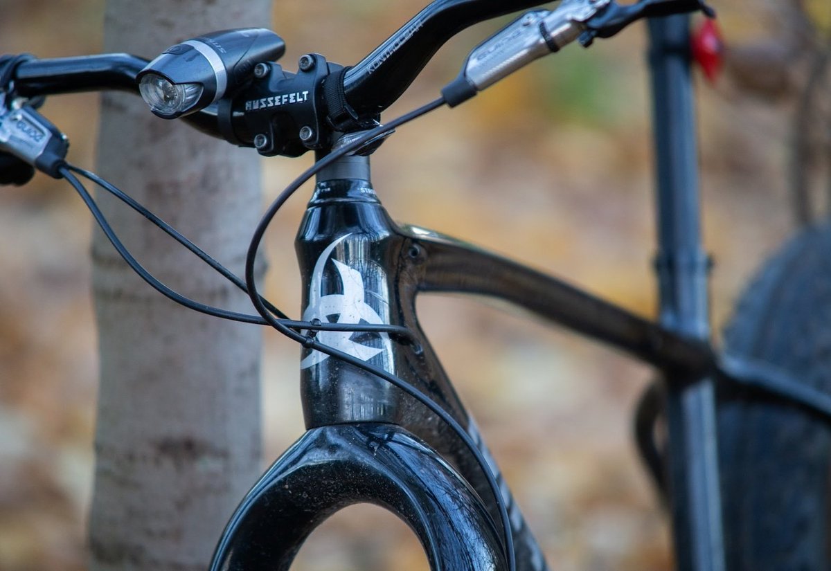 1Maskinen's tweet photo. Minimalistic Superb Full Carbon Fantasy 

#maskinenrevolvek #maskinenbikes #plusbike #mtbenduro #fatbike #bikeradar https://t.co/yZScrpOEOQ