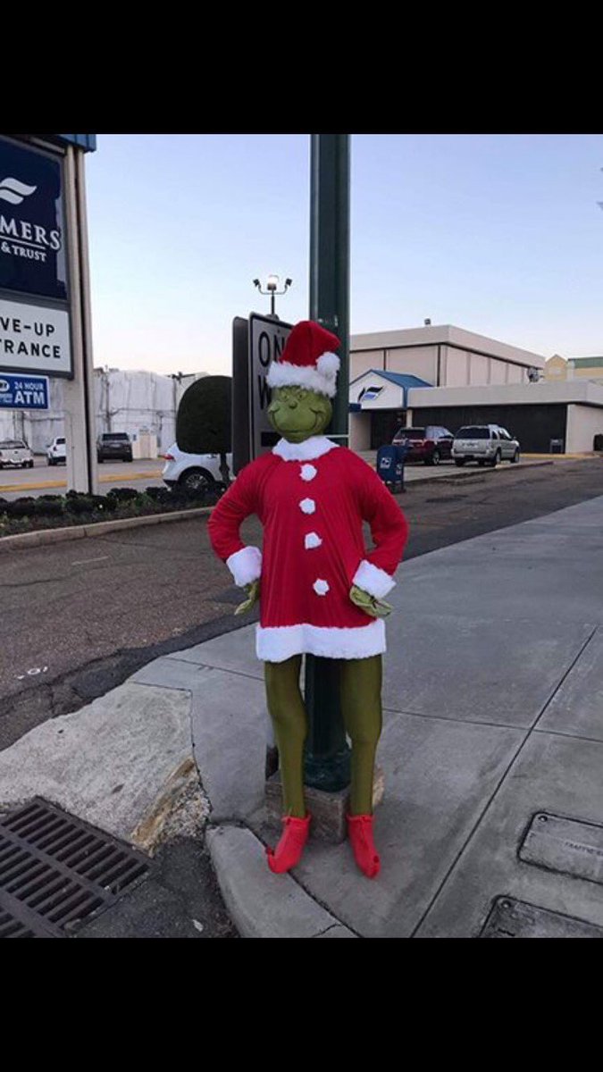 FF_Rob's tweet photo. The Grinch that stole the Grinch! Someone invested personal time and money in something that really improved the downtown area only to have it stolen! If you’re afraid to return it, drop it off in front of any  Camden fire station. No Questions! https://t.co/uuUoAt1EJ2