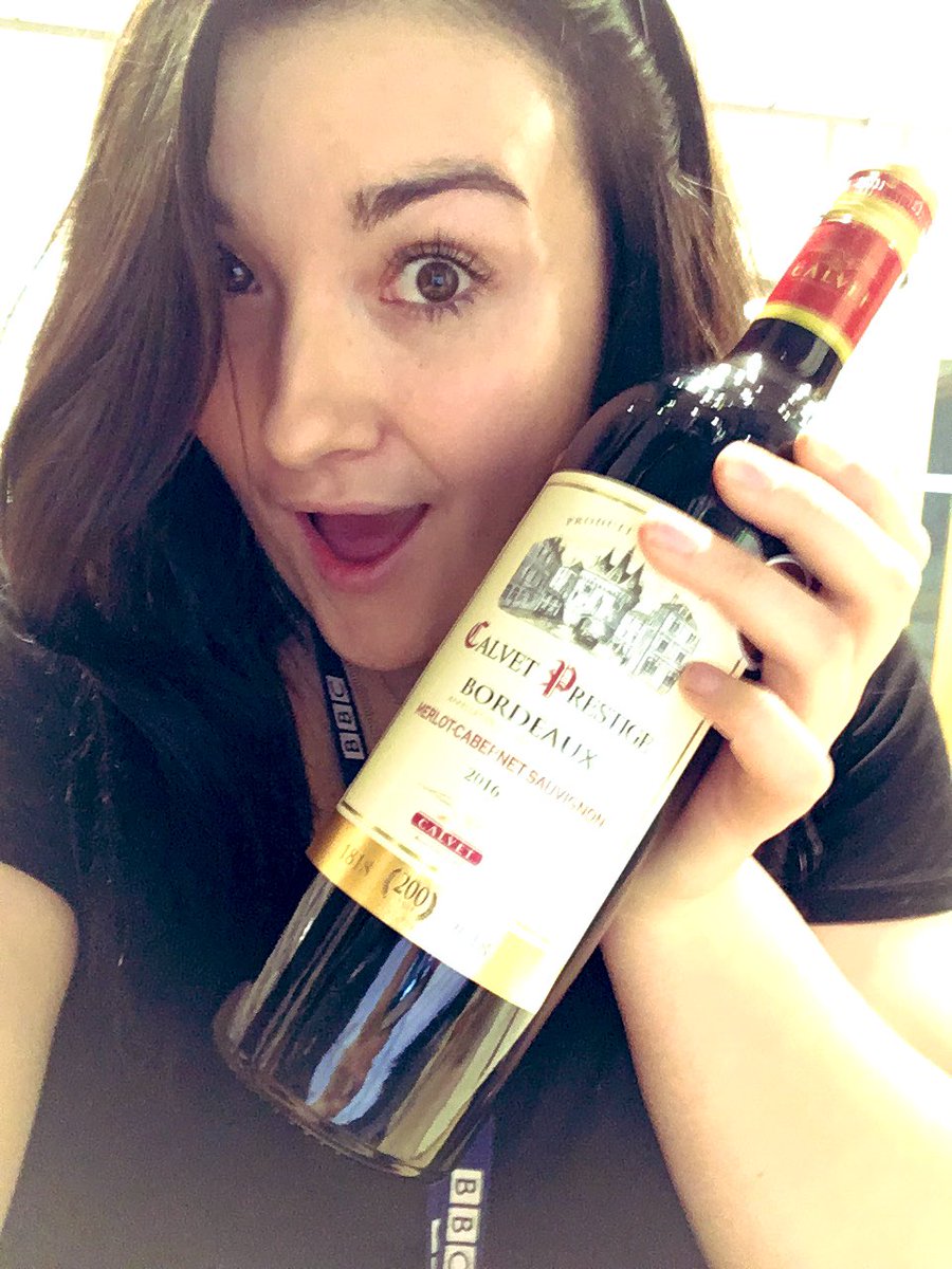 The face of pull when ya girl @RonniCook_ brings you wine for #Christmas. What a babe. #radiogirls #winewhine #wineselfie