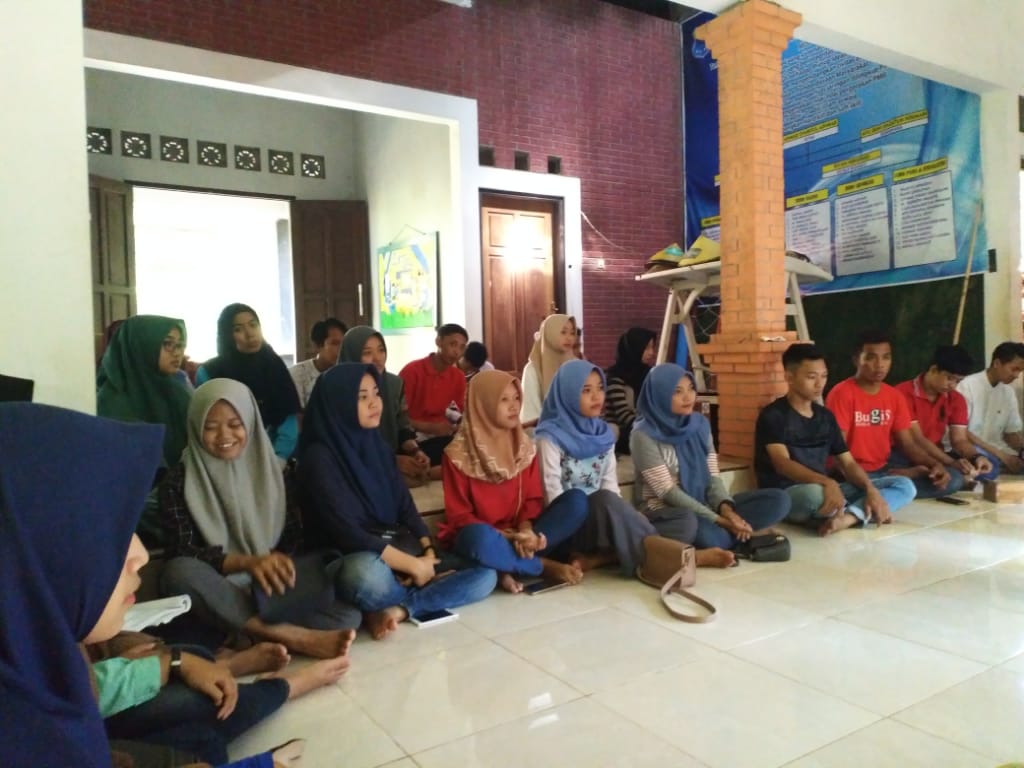 rayonrakartini's tweet photo. Diskusi Rutinan yang diadakan oleh Pengurus PMII Rayon R. A. Kartini Biro Pengembangan Wacana dan Biro Pengkaderan yang mengusung tema "Nahdlatun Nisa" di Fasilitatori oleh ibu Jumaiyah S. E. https://t.co/oHJ0dlTmhf. dan dimoderatori oleh sahabati Elma. (22/12/18). https://t.co/NOsrBEddn6
