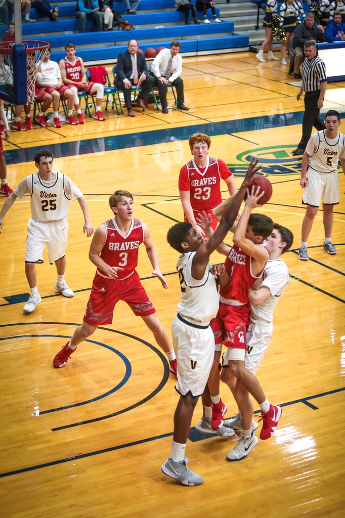 DiannaHartPhoto's tweet photo. Varsity boys- Victor vs. CA #CommodoreCup @CABravesSports @Canandaigua_BB https://t.co/q8zl3Dhvph