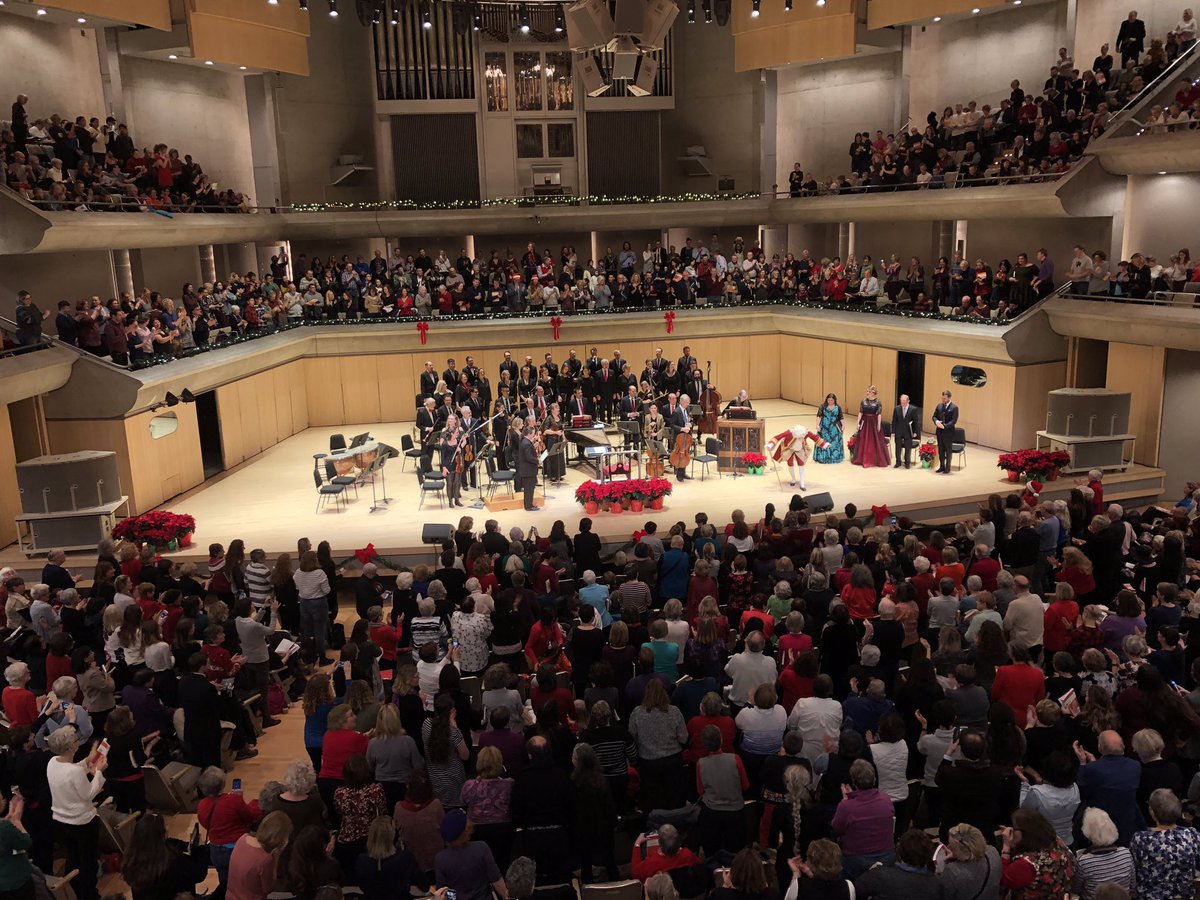 Tafelmusik's tweet photo. Mr. Handel is in the building! #SingAlongMessiah has officially begun and we can’t wait to hear all your beautiful voices. 🎶 @roythomsonhall #tafelmusik https://t.co/7scEPK1Hdq