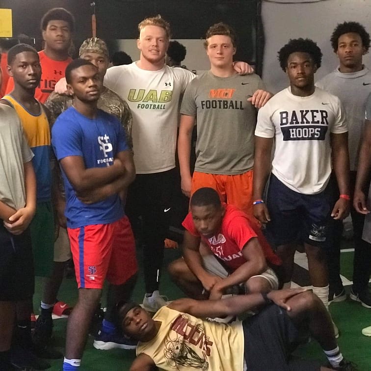 terrancegood34's tweet photo. Shout out to that dude @TDJohnston42 for stopping by to put in work at The LAB and chop it up with yhe young guys today. #BEASTGRIND https://t.co/tGUTNGoFQO