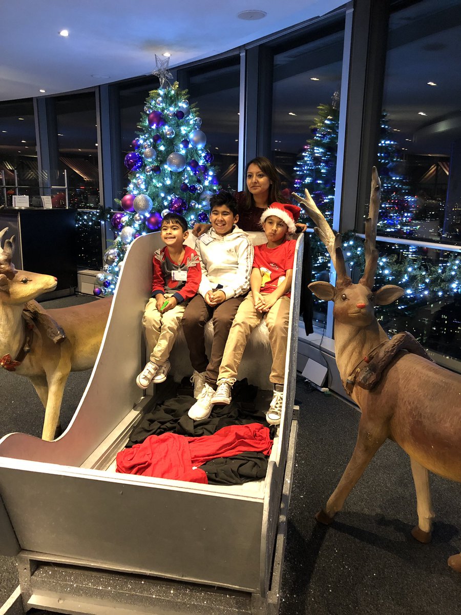PamelaB04's tweet photo. A lovely day with the family at #Bttowersanta #Santa #familytime https://t.co/vAieH2ZN6c