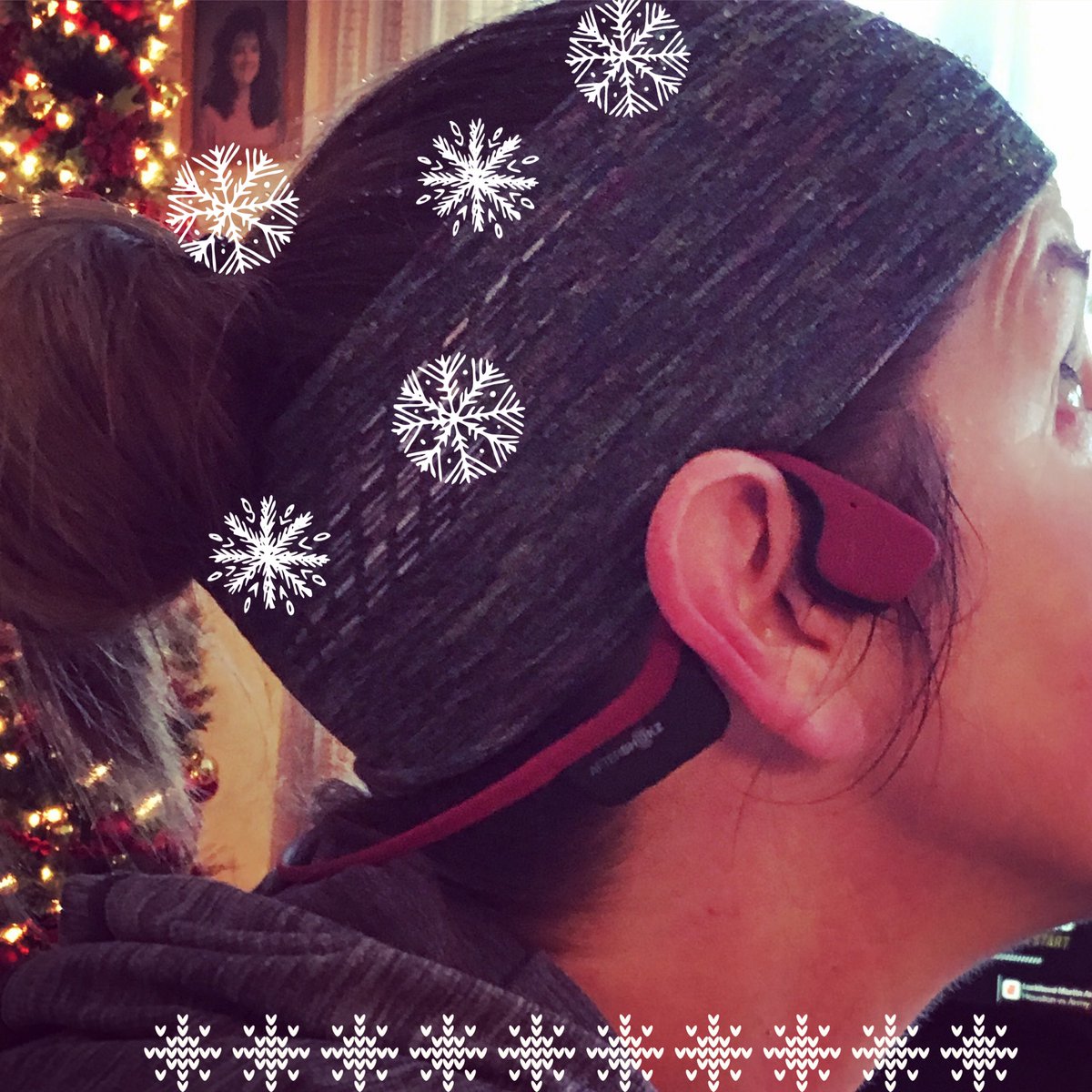 French_sbk's tweet photo. LIFE-CHANGING to run without wires banging on my neck!!!  @aftershokz Trekz Air wireless headphones (in a festive canyon red color) made my snowy run this morning.
#bibrave #bibravepro #bibchat #trekzair #aftershokz #GiveGoodVibes #aftershokzbr #262squad #therunningfrenchprof https://t.co/X3GnRso9GR