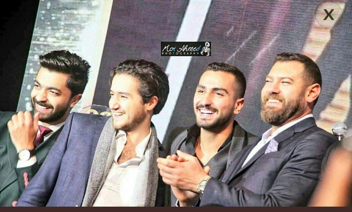 node1911's tweet photo. انا وقعت في غرام الصورة دي رووعه🙈❤❤❤
يتعلموا يتعلموا من الرقة دي يتعلموا
شوف هما فين وحبيبي فين
مشافوش كده ولا يحلموا 
اللي عنده ضحكه زي دي
واللي لون عيونه مش عادية
يجي هنا جنبي يجي ليا
احكيله اللي شفته انا بعنيا
اموت اموت في الضحكه دي🙈❤❤❤
#MohammadAbbas 
@MohamedAbbas https://t.co/n50VMwB8uS