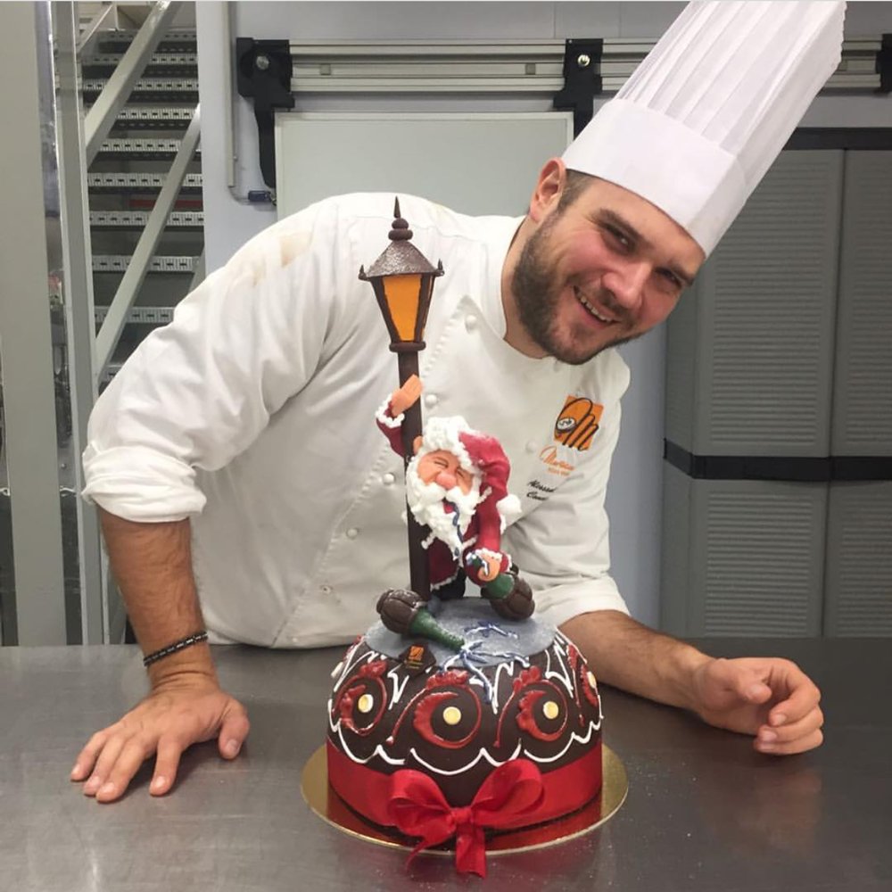 Santa Claus is coming to town!!!
#panettonedecorato #panettoneartigianaledecorato #babbonatale #natale2018 #natale #pastrychef #cakedesign #cakedesigner #pastrydesign #pastrydesigner #pasticcere