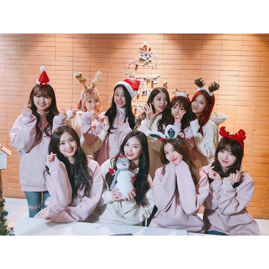 CherryBulletArg's tweet photo. [🍒 #INFO] 181222

 [FNC LAB #2] "It's Christmas".❤

"Familia Melon, somos Cherry Bullet de FNC, por favor, ¡amanos mucho! ¡10 chicas que son encantadoras! ¡Por favor espere mucho de ahora en adelante!"

Trad. Español: CHERRYBULLETCL

#CherryBullet @cherrybullet #FNCLAB https://t.co/OGxKLywisD
