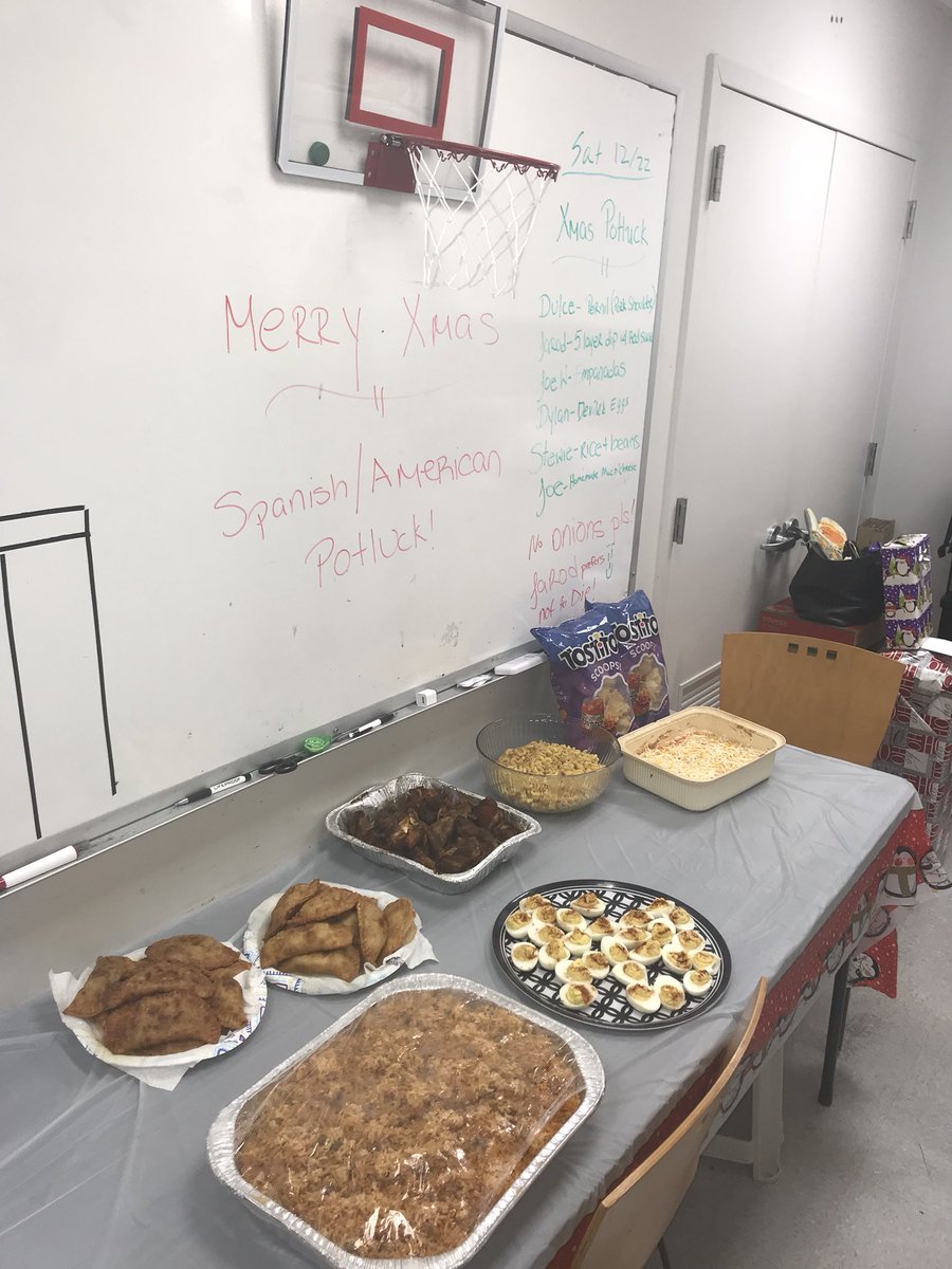 Work pot luck! #FeedingTheFrontLine #TeamEmerald #SpanishAmerican <a href="/WilliamGStovall/">William Stovall</a> <a href="/Kara_Blom/">Kara Blom</a> <a href="/pnixnix/">Peter Nixon</a> @Stewpendous_ATT @Dulce24k <a href="/JRump112254/">Jarod</a> #ourNE