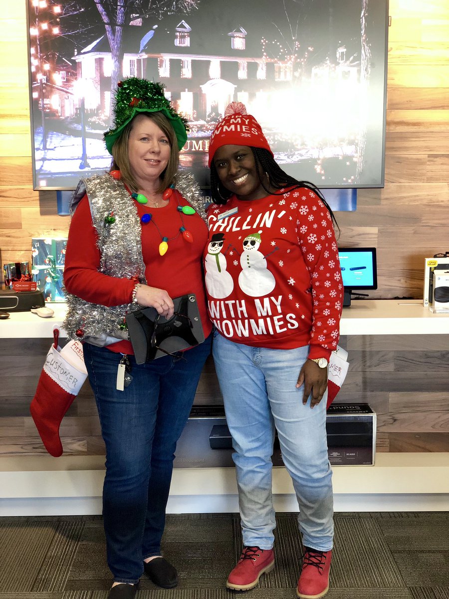 <a href="/carolinelparke/">Caroline Parke</a> and Brionna expressing their holiday cheer! I’m 2 seconds away from a grinch costume . J/k <a href="/BigPumpinSquad/">Short Pump</a> #attlife #happyholidays2018